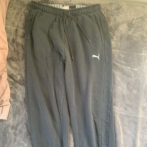 Puma Joggers/Sweatpants